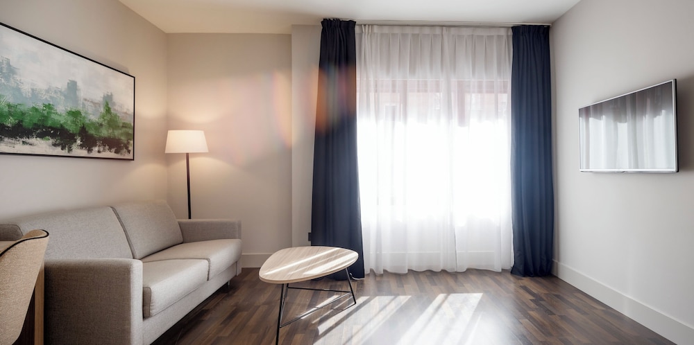 Hotel ILUNION Suites Madrid - zdjęcie 2