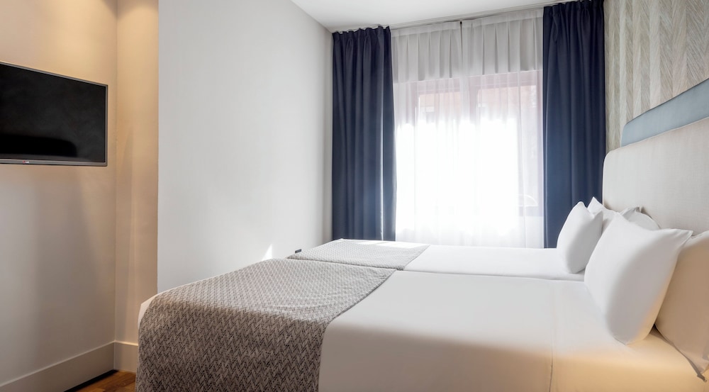 Hotel ILUNION Suites Madrid - zdjęcie 3