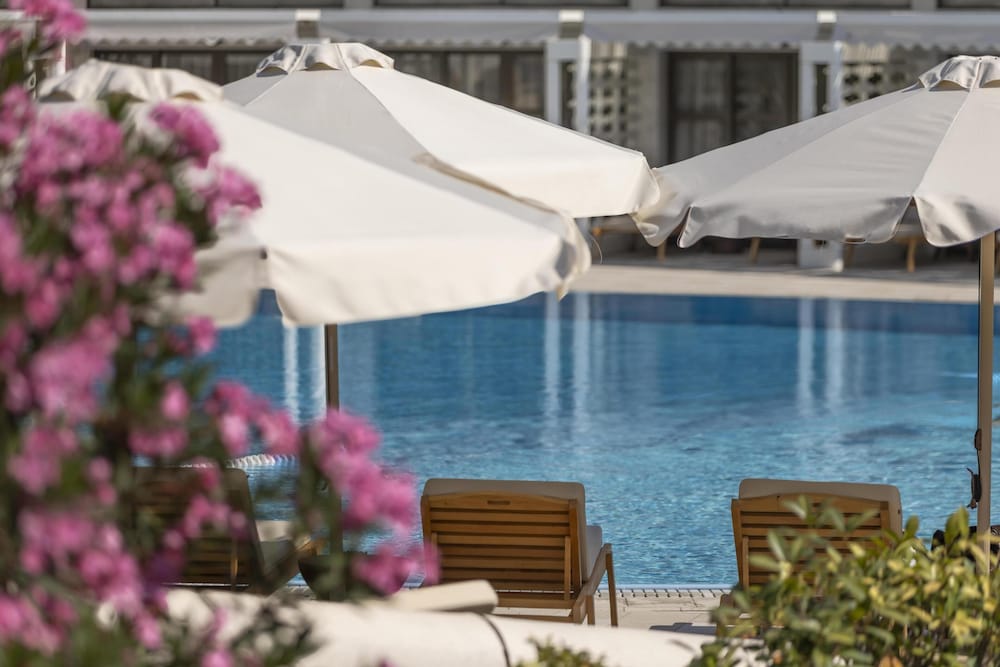 Hilton Istanbul Bosphorus — Swimming pool in Istanbul, Istanbul