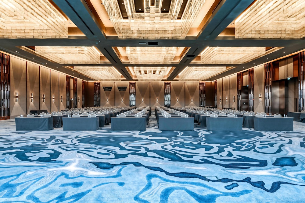 Hilton Istanbul Bosphorus — Restaurant & bars in Istanbul, Istanbul