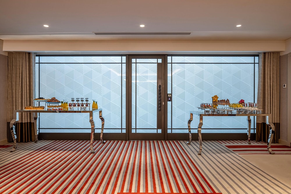 Hilton Istanbul Bosphorus — Restaurant & bars in Istanbul, Istanbul
