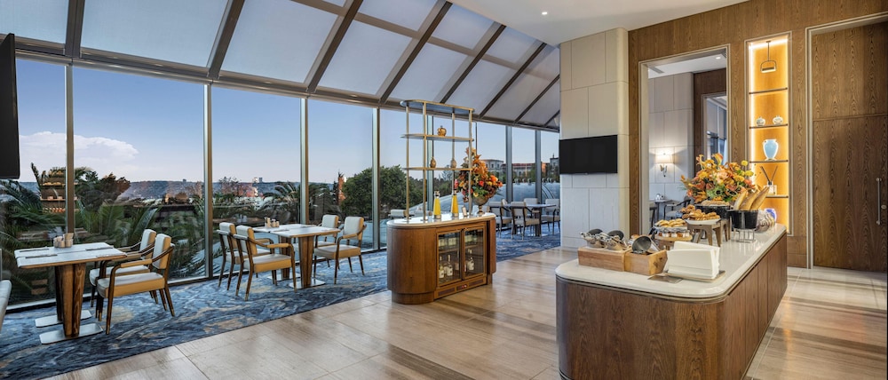 Hilton Istanbul Bosphorus — Restaurant & bars in Istanbul, Istanbul