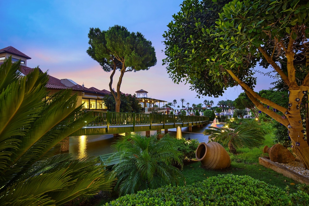 Bellis Deluxe Hotel — Hotel building in Belek