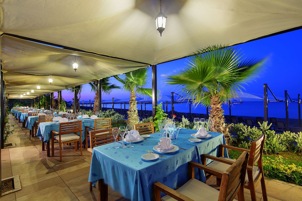 Bellis Deluxe Hotel — Restaurant & bars in Belek