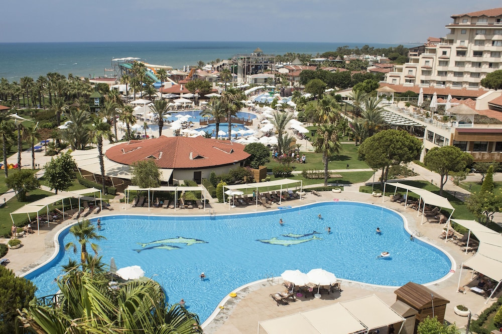 Bellis Deluxe Hotel — Swimming pool in Belek