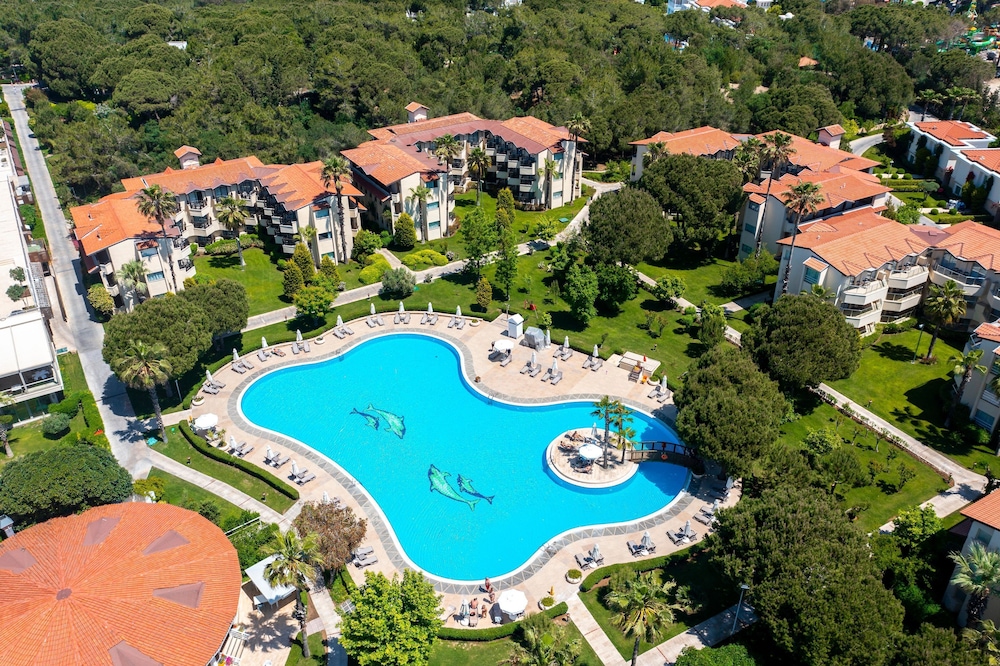 Bellis Deluxe Hotel — Swimming pool in Belek