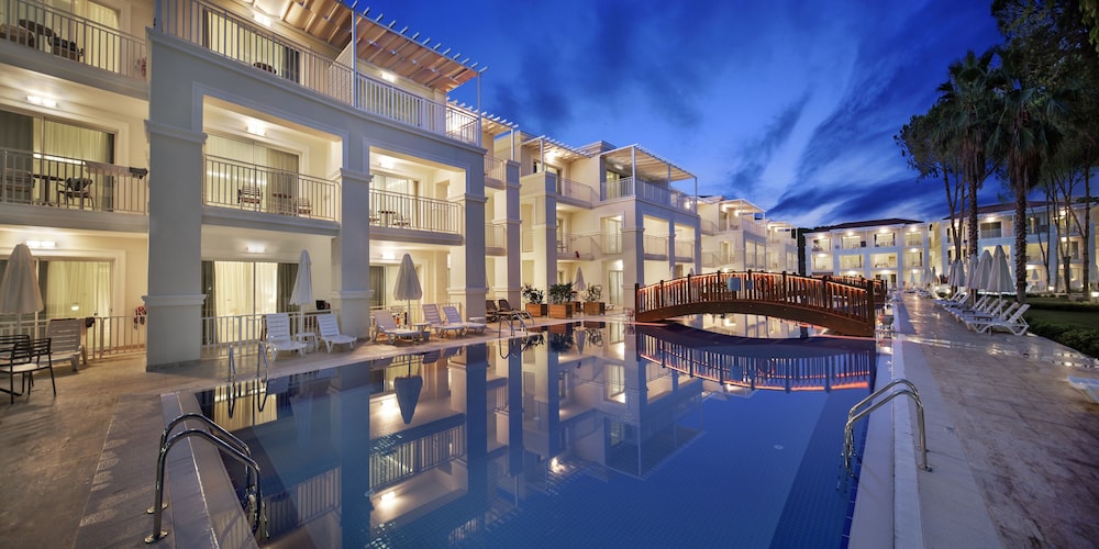 Bellis Deluxe Hotel — Hotel building in Belek