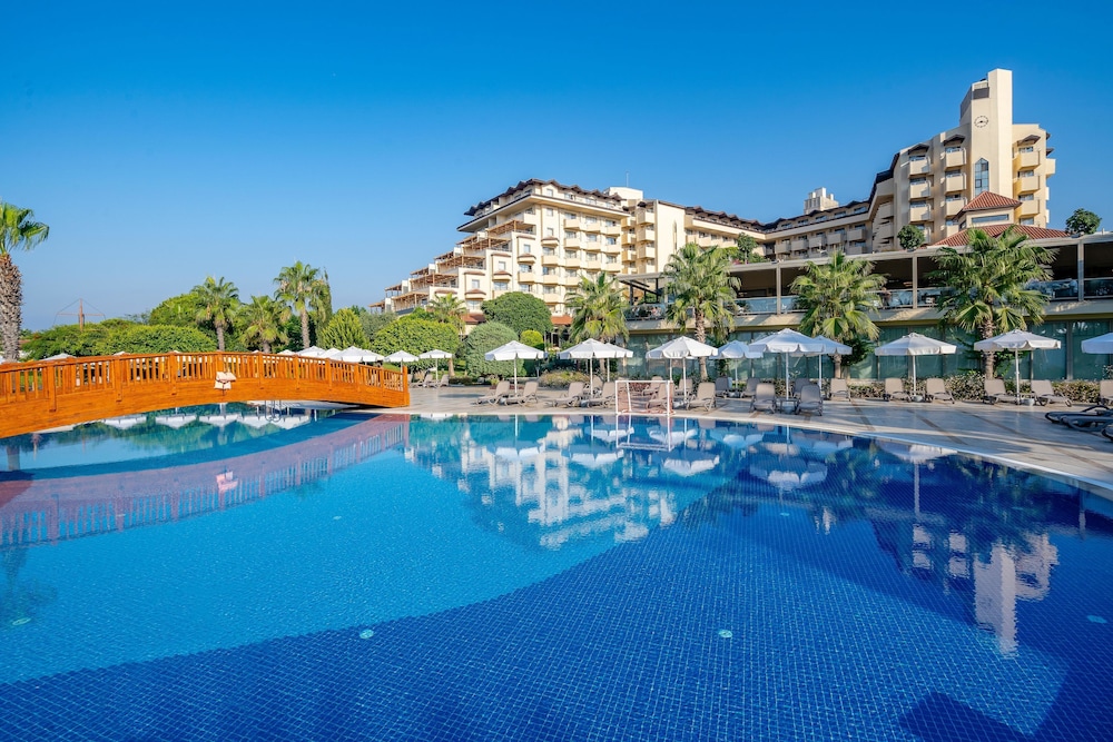 Bellis Deluxe Hotel — Swimming pool in Belek