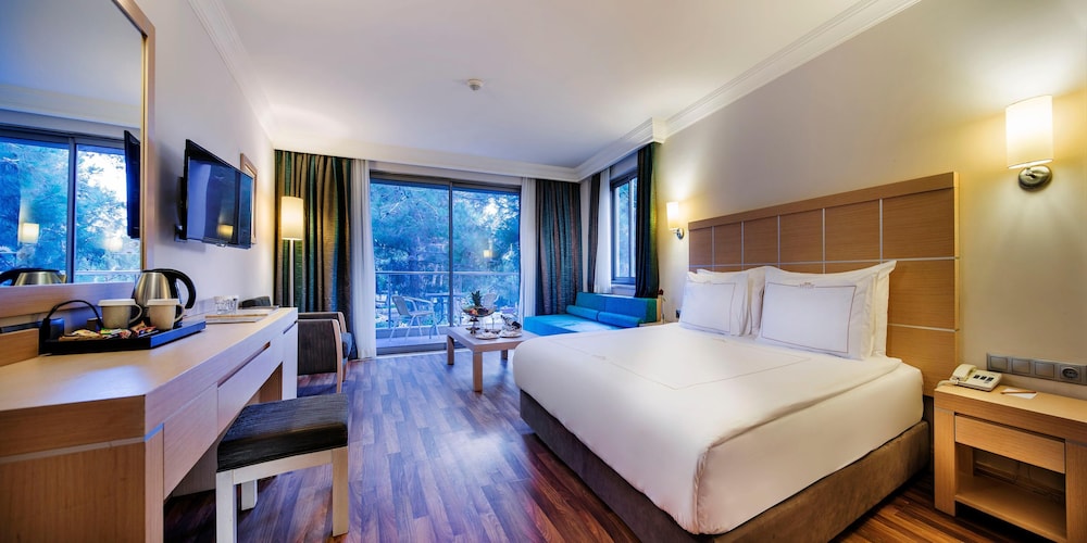Bellis Deluxe Hotel — Hotel rooms in Belek