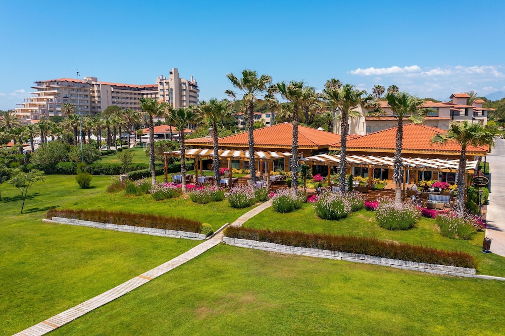 Bellis Deluxe Hotel — Restaurant & bars in Belek