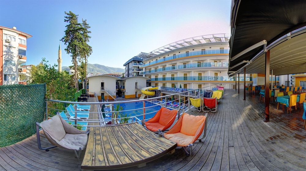 Arsi Enfi City Beach Hotel — Swimming pool in Alanya