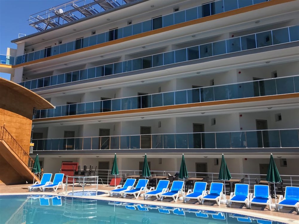 Arsi Enfi City Beach Hotel — Hotel building in Alanya