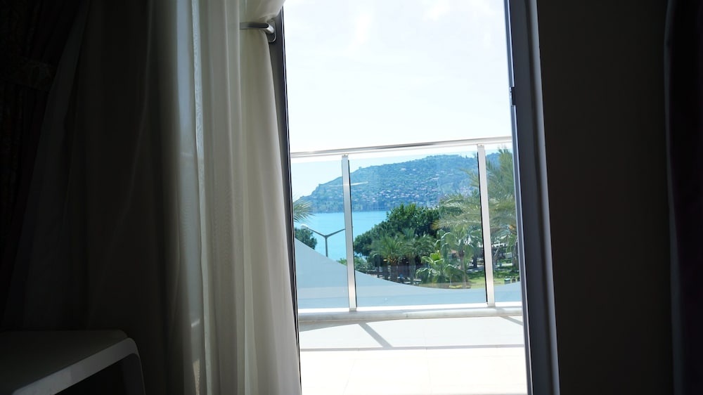 Arsi Enfi City Beach Hotel — Hotel rooms in Alanya