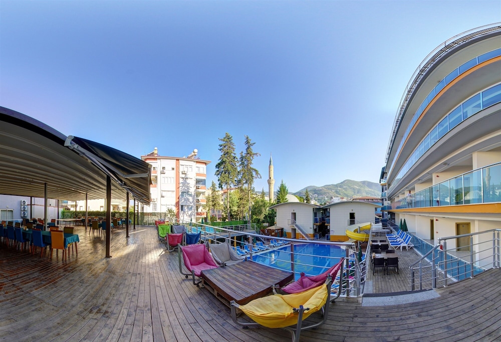 Arsi Enfi City Beach Hotel — Swimming pool in Alanya