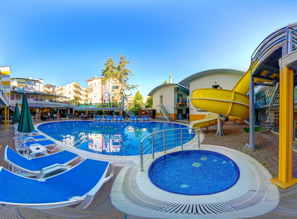Arsi Enfi City Beach Hotel — Swimming pool in Alanya