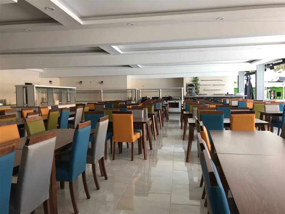 Arsi Enfi City Beach Hotel — Restaurant & bars in Alanya