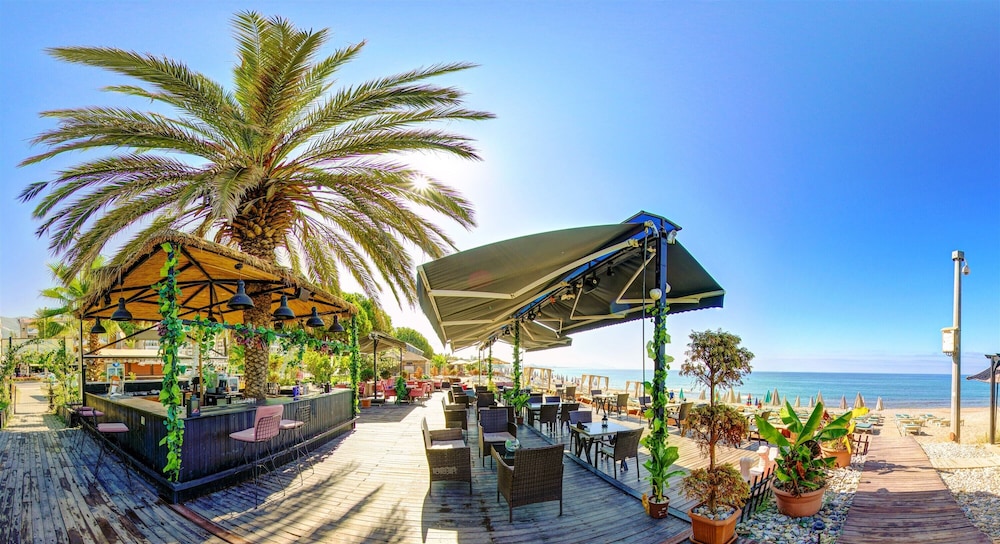 Arsi Enfi City Beach Hotel — Restaurant & bars in Alanya