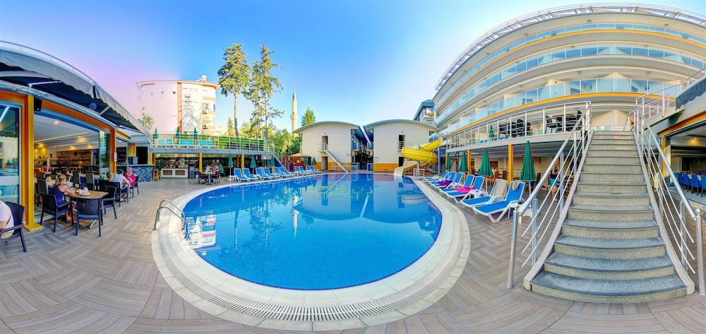 Arsi Enfi City Beach Hotel — Swimming pool in Alanya
