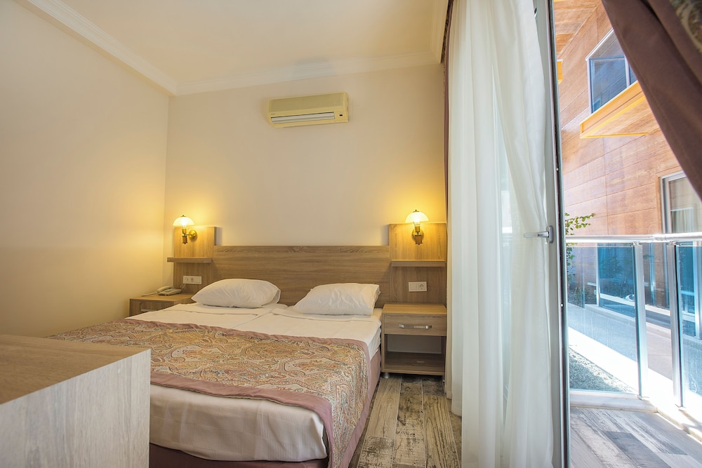 Arsi Enfi City Beach Hotel — Hotel rooms in Alanya