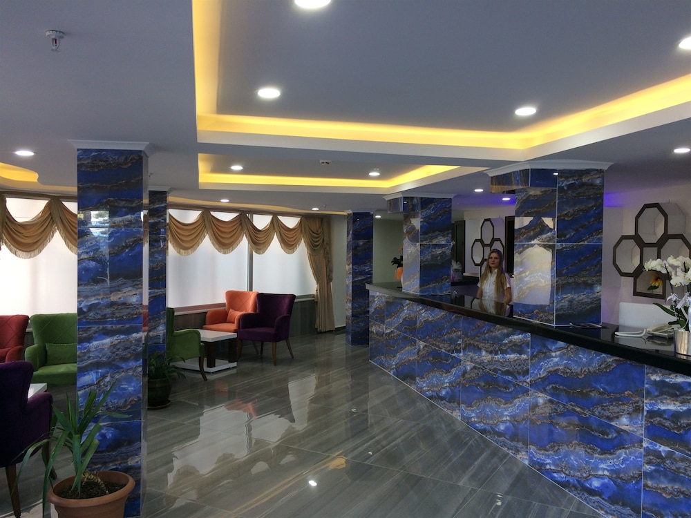 Arsi Enfi City Beach Hotel — Hotel building in Alanya
