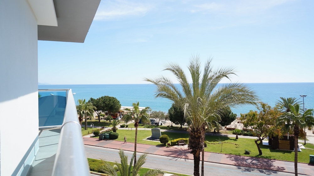 Arsi Enfi City Beach Hotel — Hotel rooms in Alanya