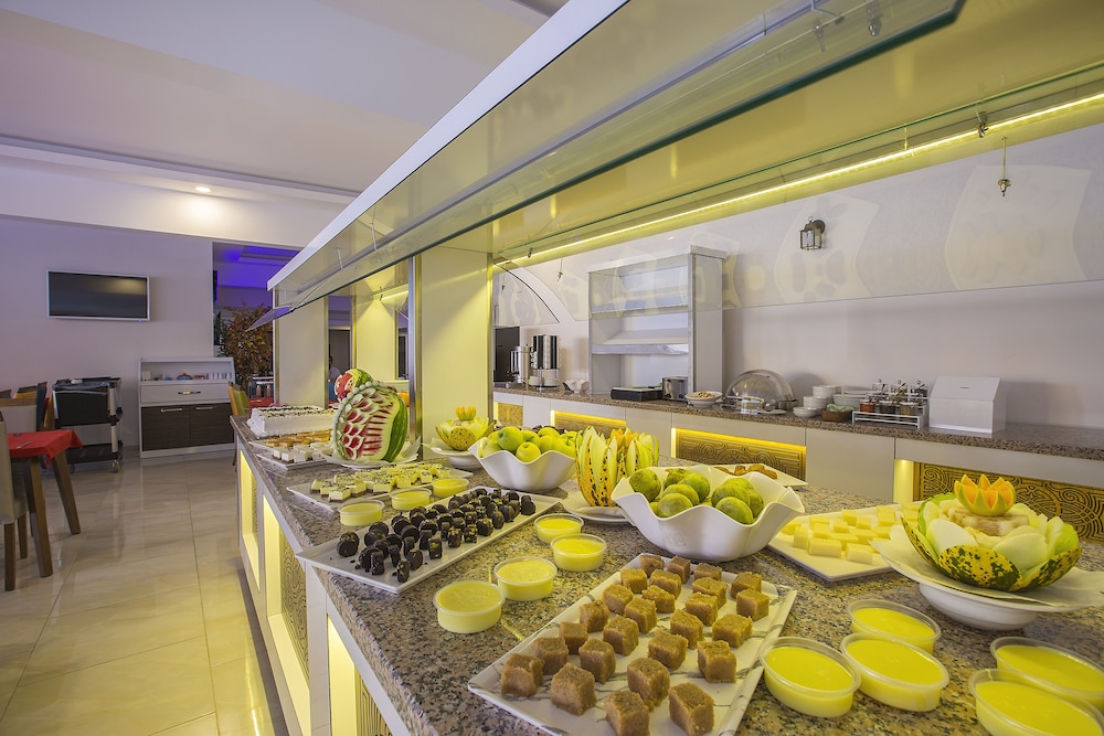 Arsi Enfi City Beach Hotel — Restaurant & bars in Alanya