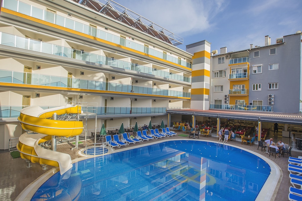 Arsi Enfi City Beach Hotel — Swimming pool in Alanya