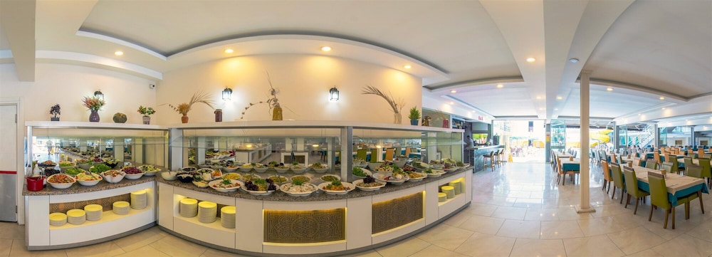 Arsi Enfi City Beach Hotel — Restaurant & bars in Alanya