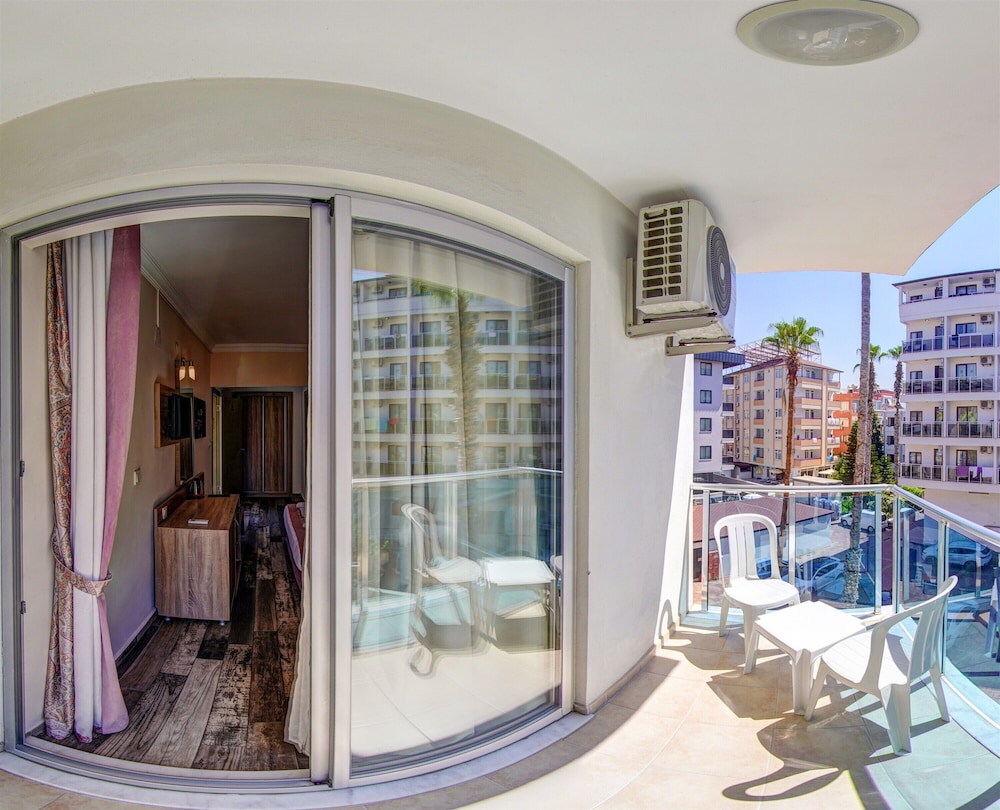 Arsi Enfi City Beach Hotel — Hotel rooms in Alanya