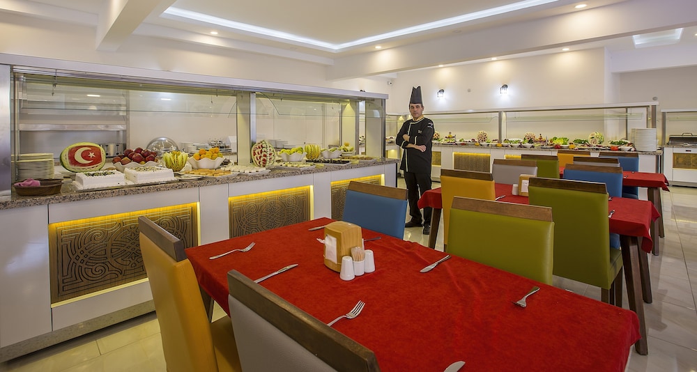 Arsi Enfi City Beach Hotel — Restaurant & bars in Alanya