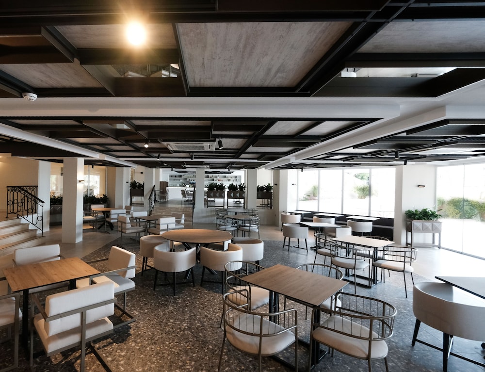 Paloma Perissia - All Inclusive — Restaurant & bars in Side