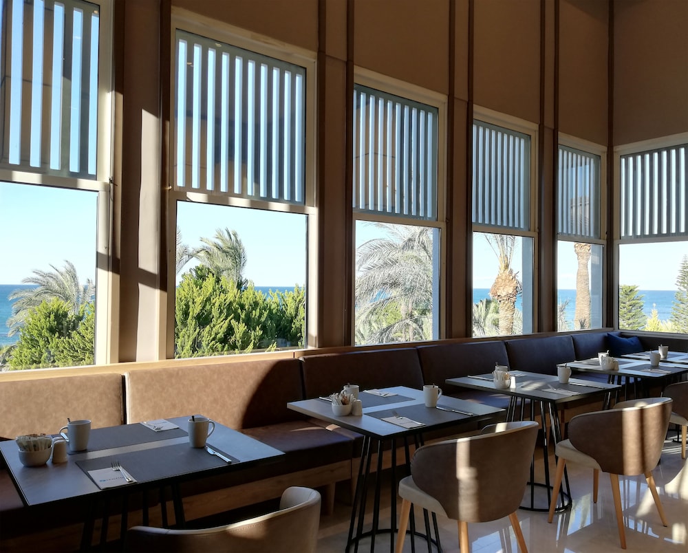 Paloma Perissia - All Inclusive — Restaurant & bars in Side