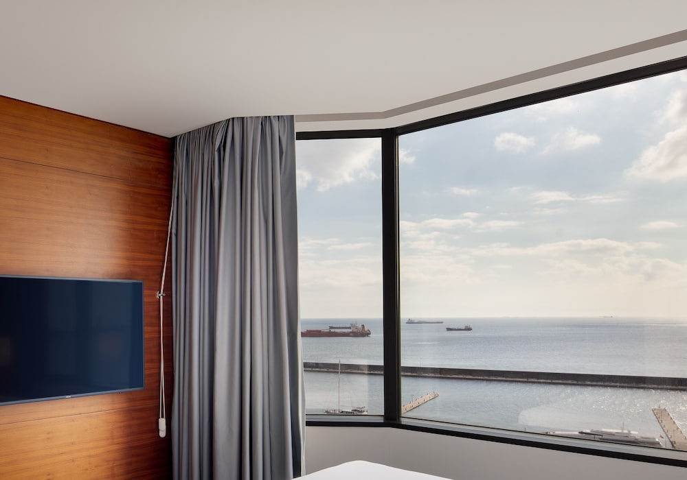 Sheraton Istanbul Atakoy Hotel — Hotel rooms in Istanbul, Istanbul