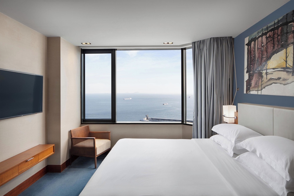 Sheraton Istanbul Atakoy Hotel — Hotel rooms in Istanbul, Istanbul