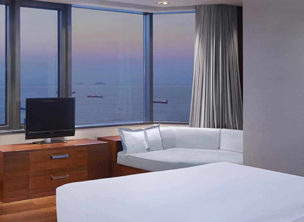 Sheraton Istanbul Atakoy Hotel — Hotel rooms in Istanbul, Istanbul