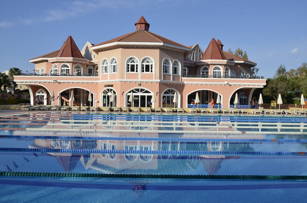 Sirene Belek Hotel — Swimming pool in Belek