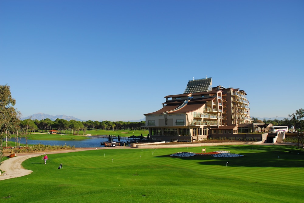 Sueno Hotels Golf Belek - Free Access to Sueno Hotels Deluxe Belek Facilities - All inclusive — Hotel building in Belek