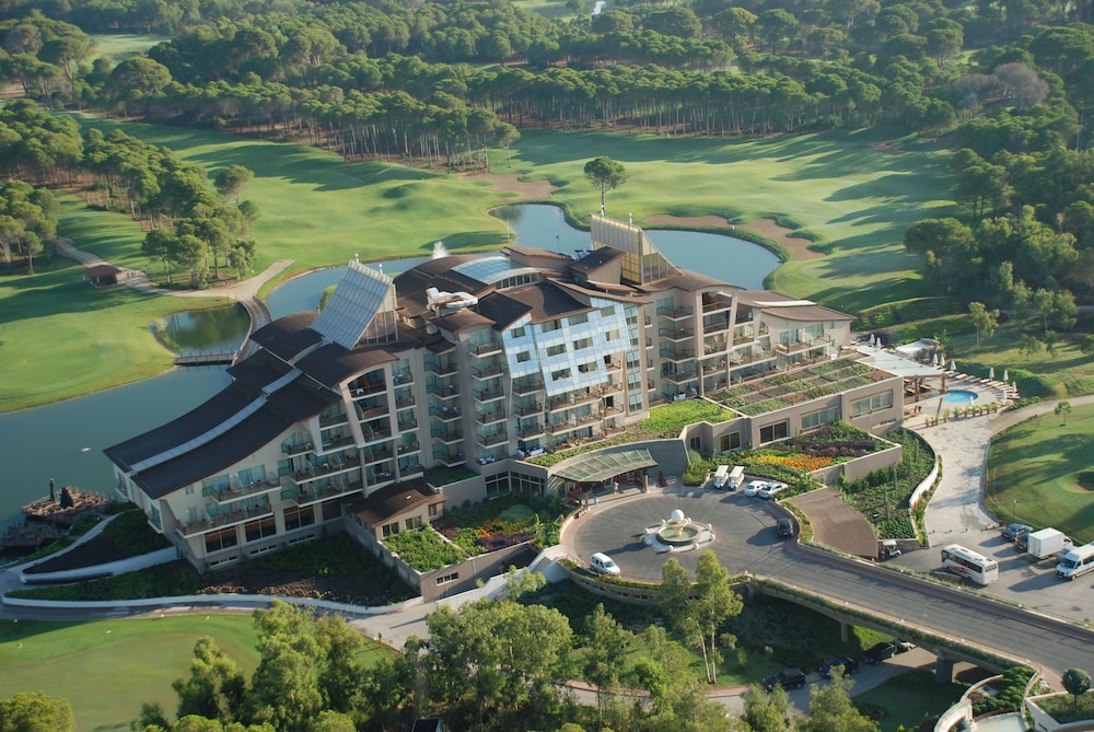 Sueno Hotels Golf Belek - Free Access to Sueno Hotels Deluxe Belek Facilities - All inclusive — Hotel building in Belek