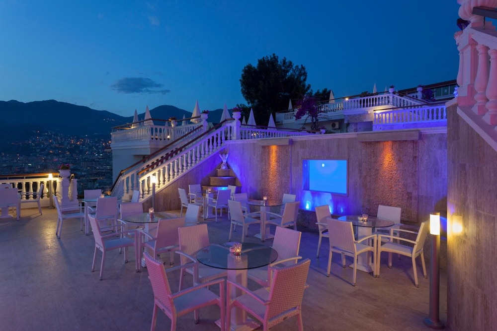 Sunny Hill Alya Hotel — Restaurant & bars in Alanya