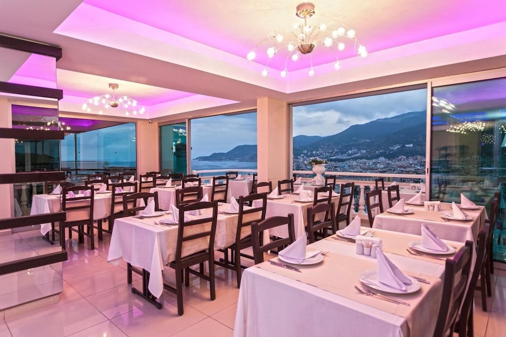 Sunny Hill Alya Hotel — Restaurant & bars in Alanya