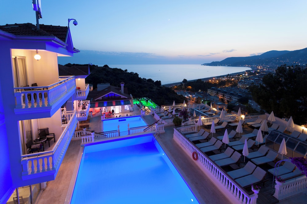 Sunny Hill Alya Hotel — Swimming pool in Alanya