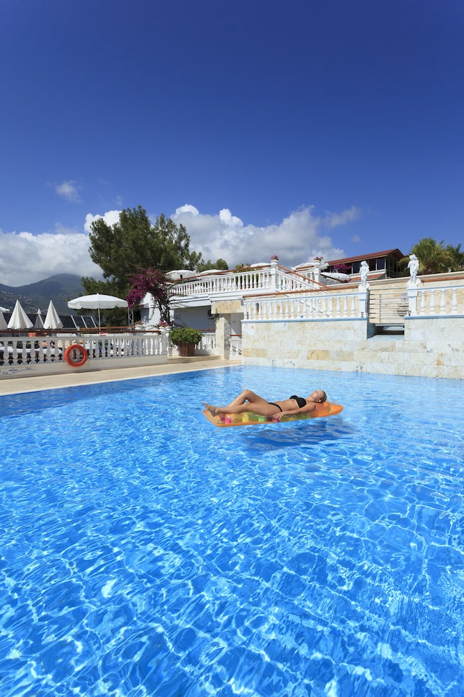 Sunny Hill Alya Hotel — Swimming pool in Alanya
