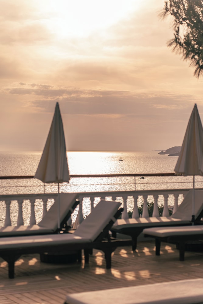 Sunny Hill Alya Hotel — Beach in Alanya