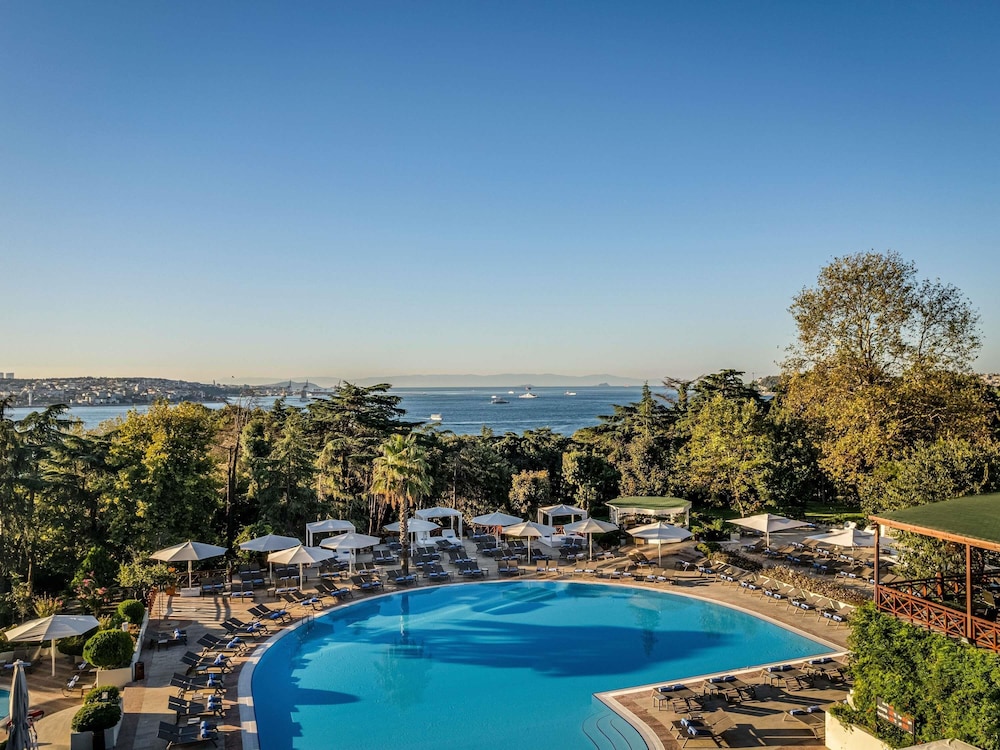Swissotel The Bosphorus Istanbul — Swimming pool in Istanbul, Istanbul