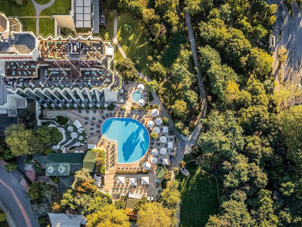 Swissotel The Bosphorus Istanbul — Swimming pool in Istanbul, Istanbul