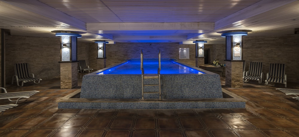 Taç Premier Hotel & Spa — Swimming pool in Alanya