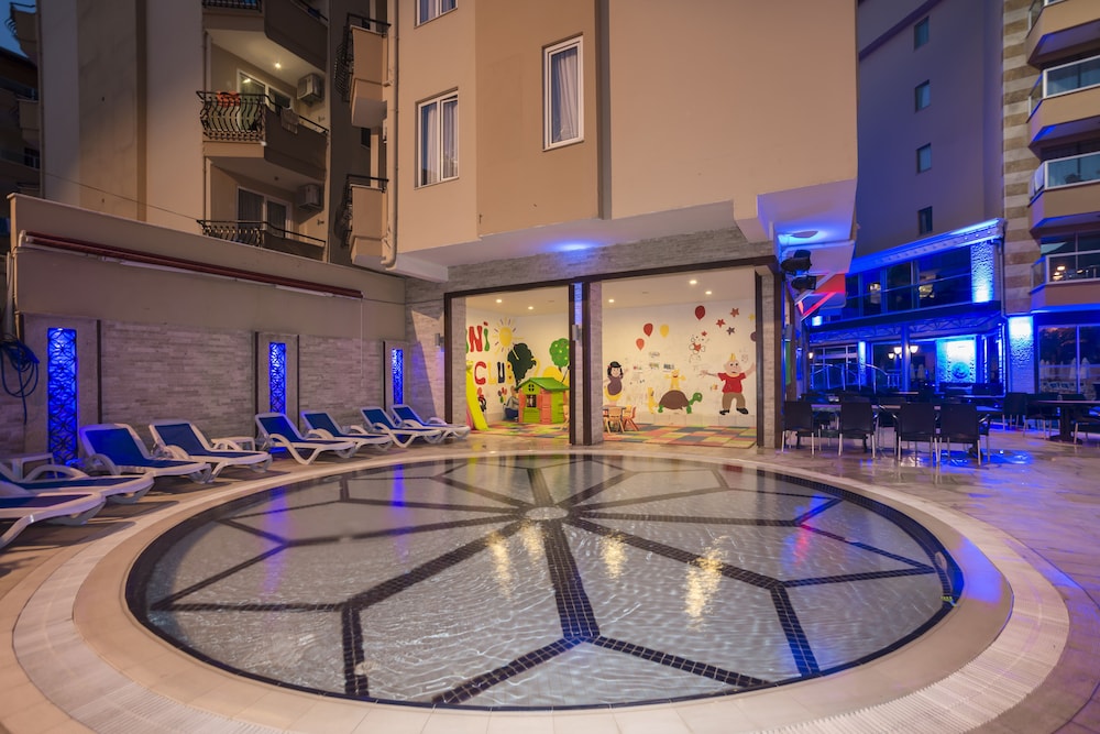 Taç Premier Hotel & Spa — Attractions for children in Alanya