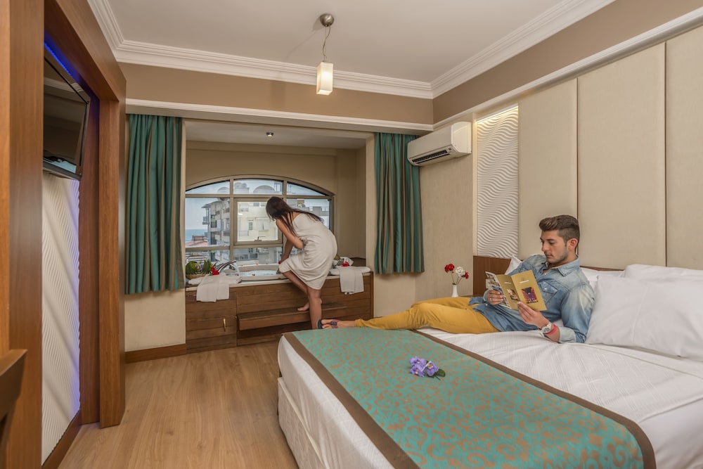 Taç Premier Hotel & Spa — Hotel rooms in Alanya
