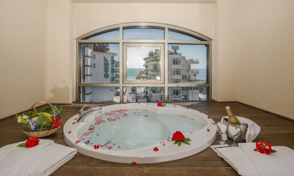 Taç Premier Hotel & Spa — Hotel rooms in Alanya
