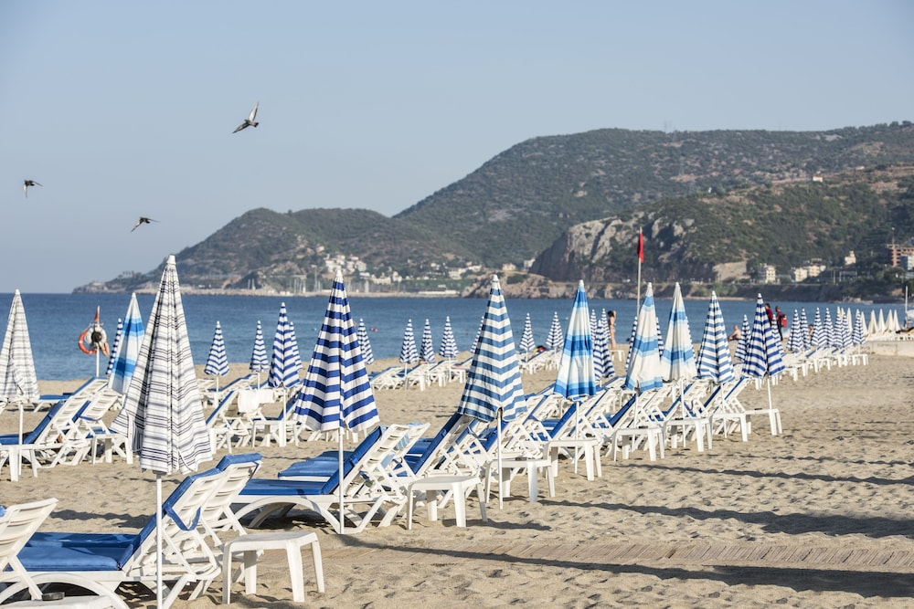 Taç Premier Hotel & Spa — Beach in Alanya